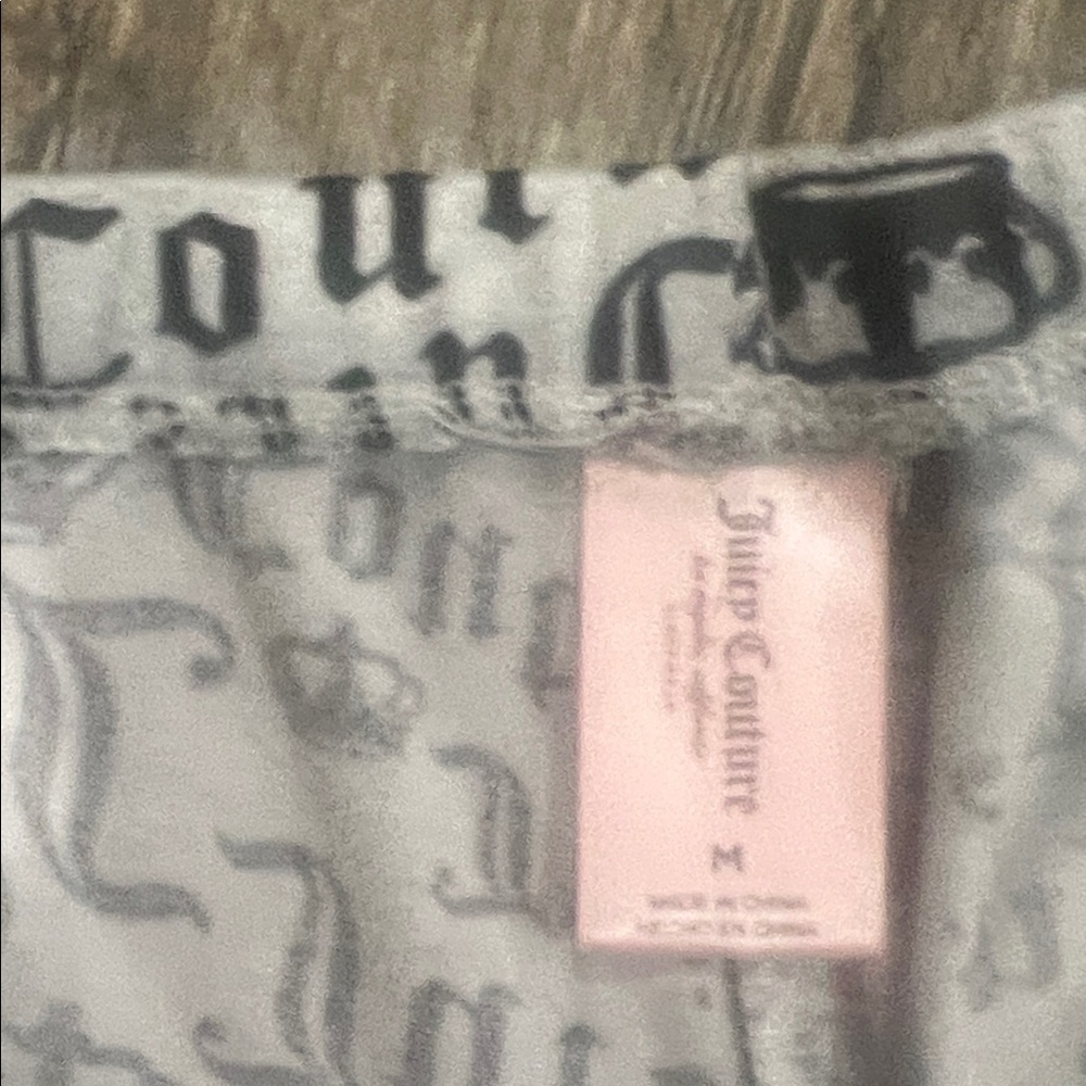 Juicy Couture White Shorts with Black Logo Print - Picture 4 of 5